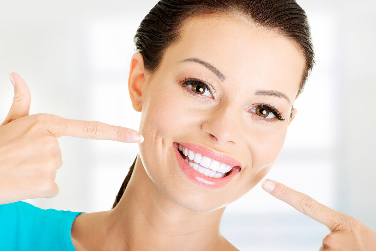 How to Make Your Teeth Straight Without Braces